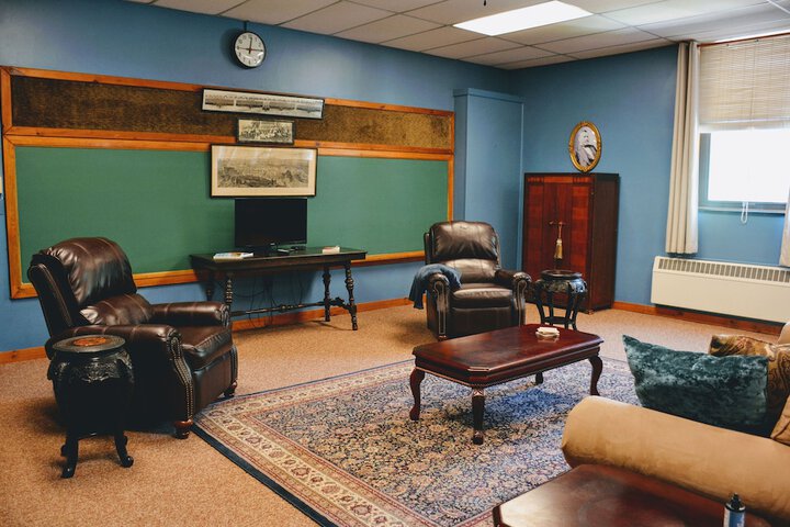 Room 9 of 37