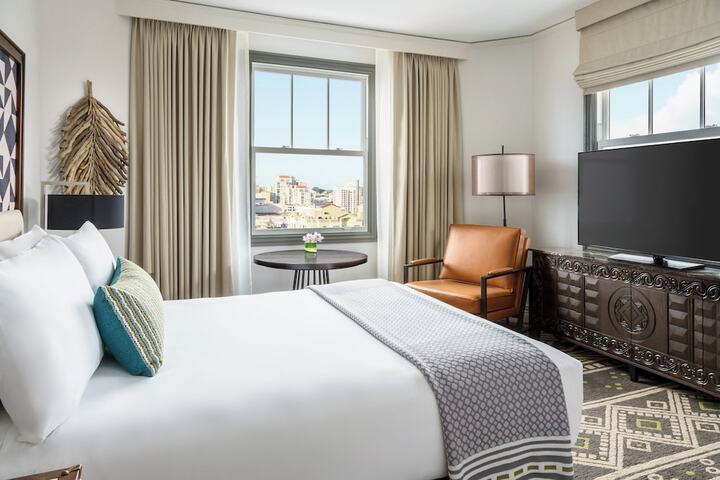 Room 30 of 106