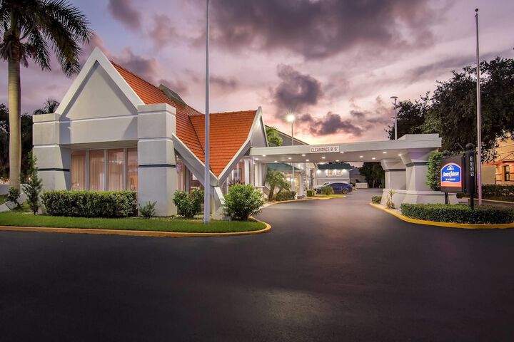 Howard Johnson by Wyndham Vero Beach / Downtown