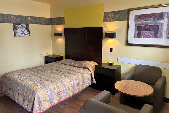 Motel R-100