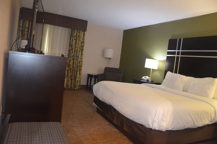 Comfort Inn & Suites Maumee - Toledo (I80-90)