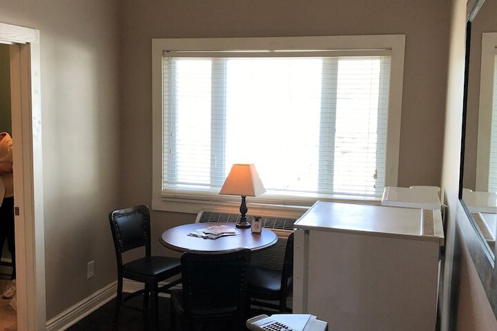 Room 9 of 28