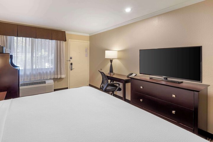 Room 26 of 79