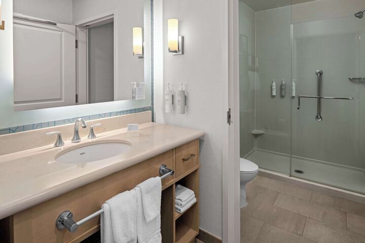 Homewood Suites by Hilton Anaheim Resort – Convention Center