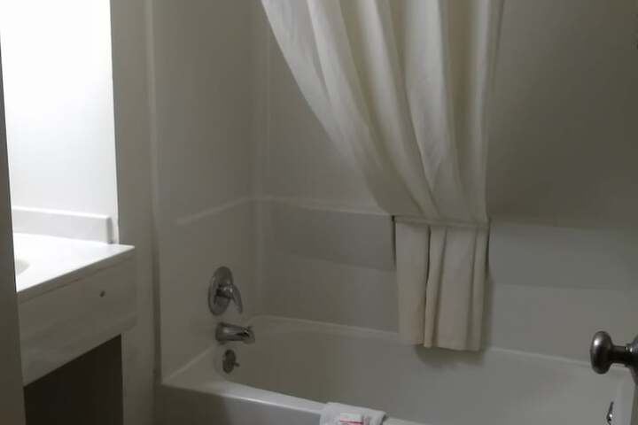 Super 8 by Wyndham Grove City