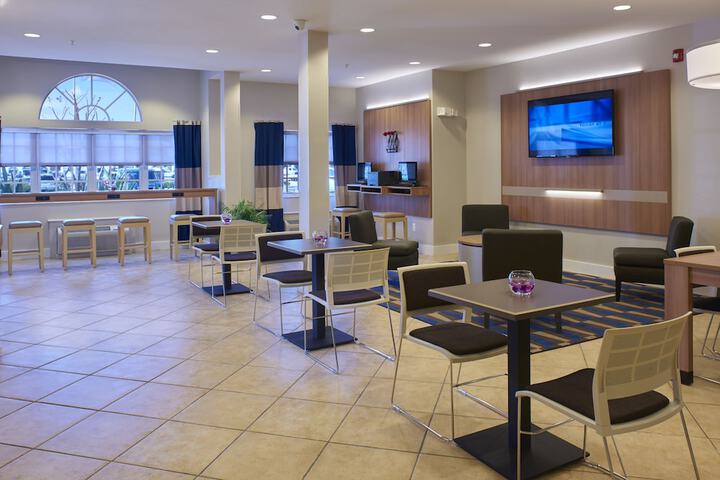 Microtel Inn & Suites by Wyndham Port Charlotte / Punta Gorda