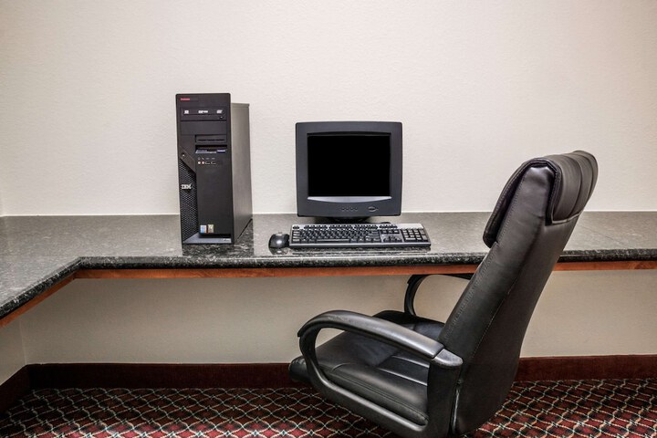 Business Center 31 of 31