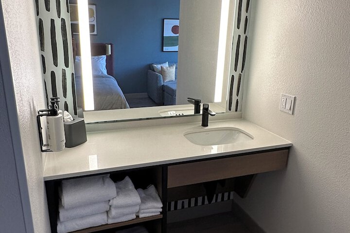 Room 53 of 84