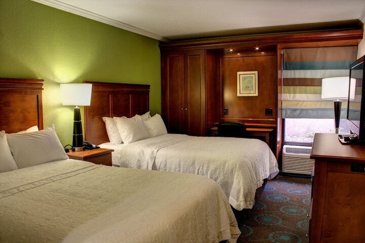 Room 32 of 72