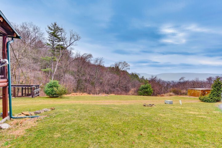 Lock Haven Cabin w / Wood Stove & Mountain View!