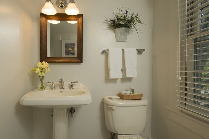 Room 25 of 142