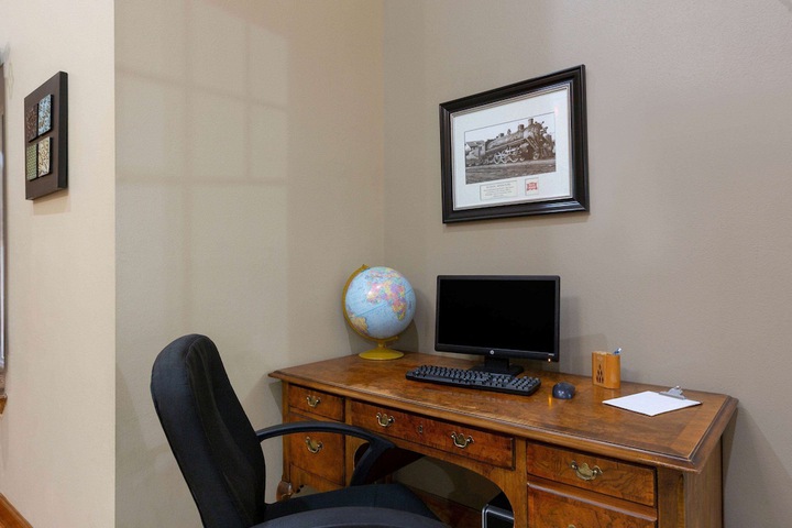 Business Center 15 of 15