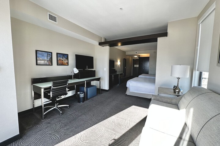 Room 12 of 43