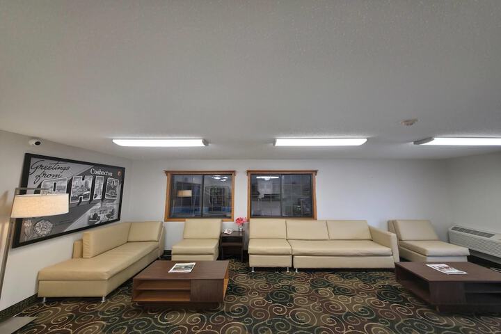 Super 8 by Wyndham Coshocton Roscoe Village