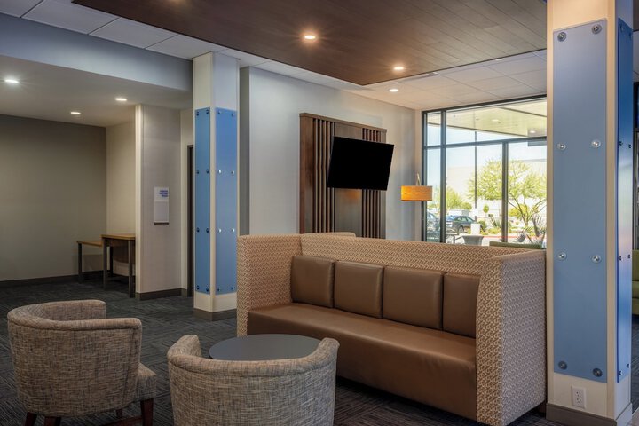 Holiday Inn Express & Suites Gilbert Mesa Gateway Airport by IHG