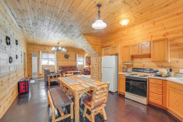 6 Mi to Shingleton: Manistique Home w / Yard!