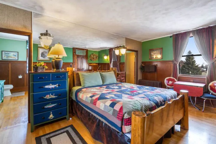 Room 33 of 44