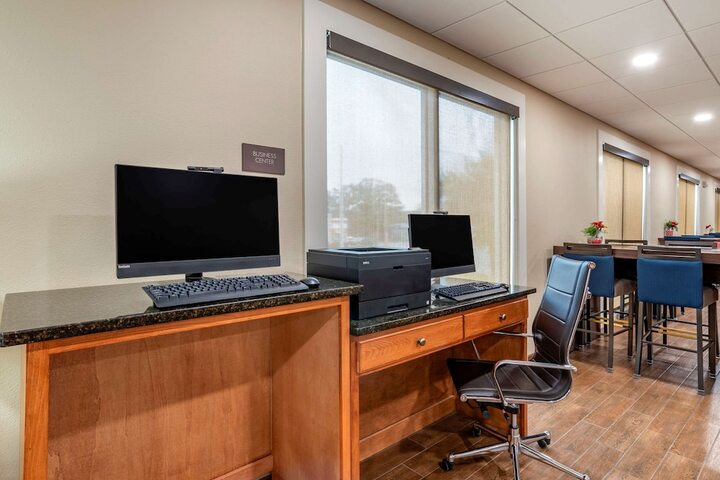 Business Center 46 of 49