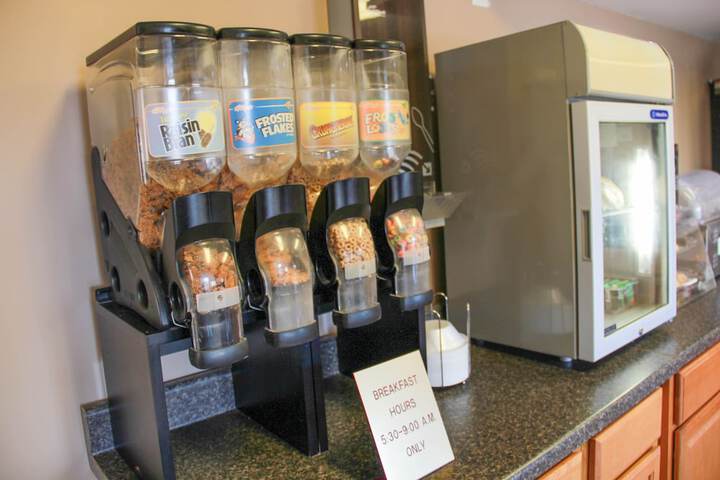 Relax Inn & Suites