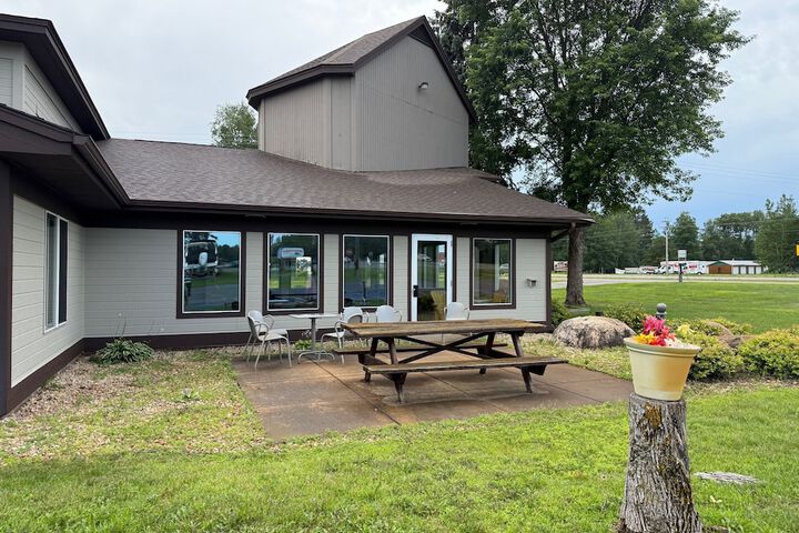 Nisswa Hotel and Suites