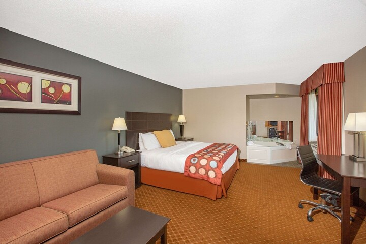 Room 11 of 25