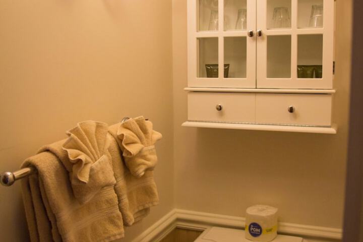 Room 102 of 223