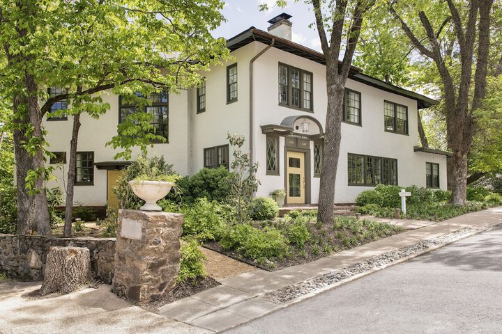Oakhurst Inn at the University