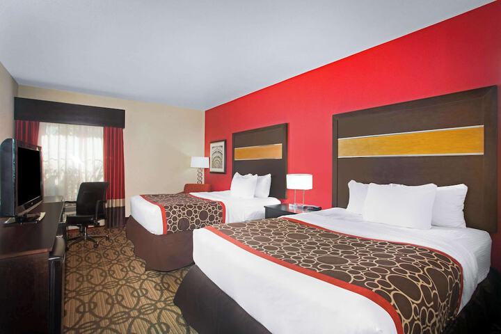 La Quinta Inn & Suites by Wyndham Pearsall