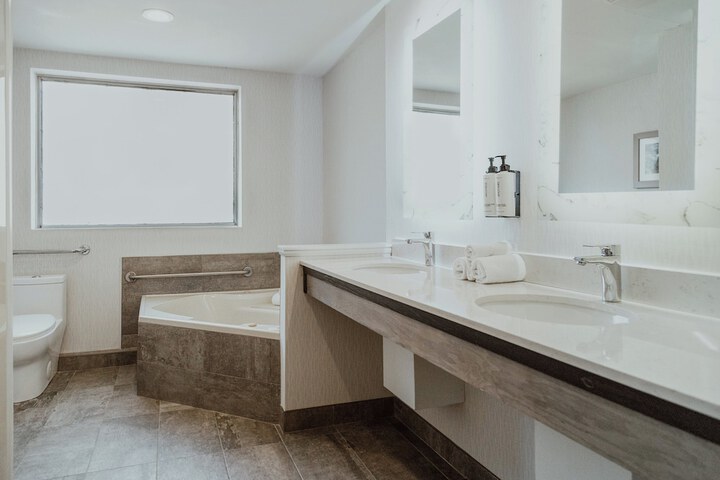 Crowne Plaza Fredericton-Lord Beaverbrook by IHG