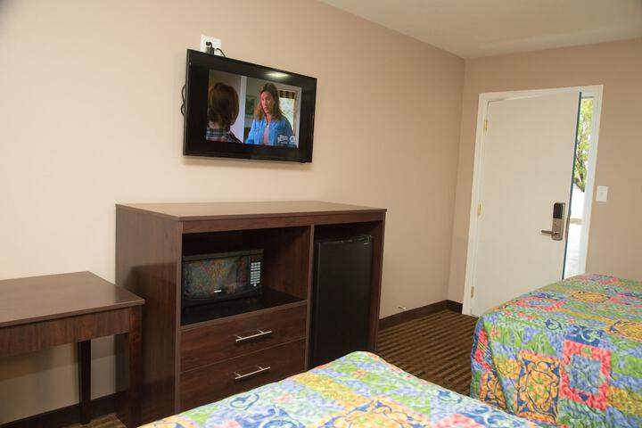 Room 13 of 16