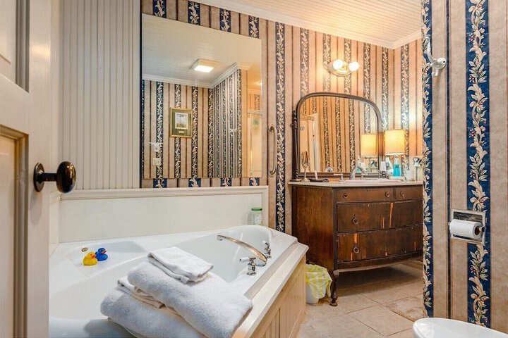 Room 70 of 74