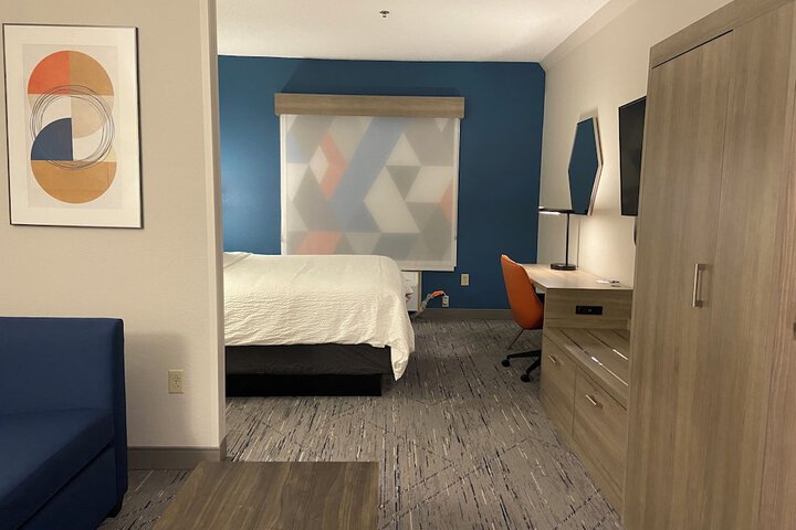 Holiday Inn Express & Suites Elyria by IHG