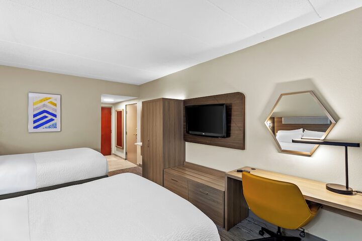 Holiday Inn Express Suites Charleston by IHG