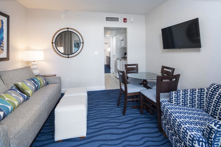 Room 42 of 80