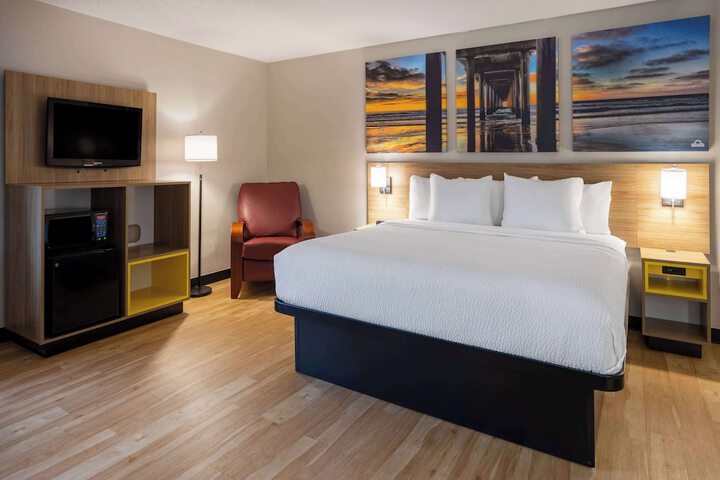 Days Inn by Wyndham Pleasant Prairie Kenosha