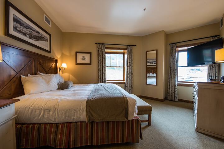 Room 28 of 164