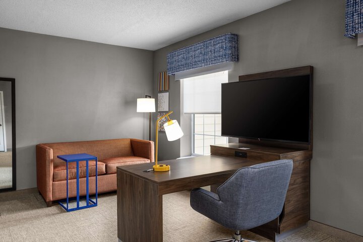 Room 11 of 32