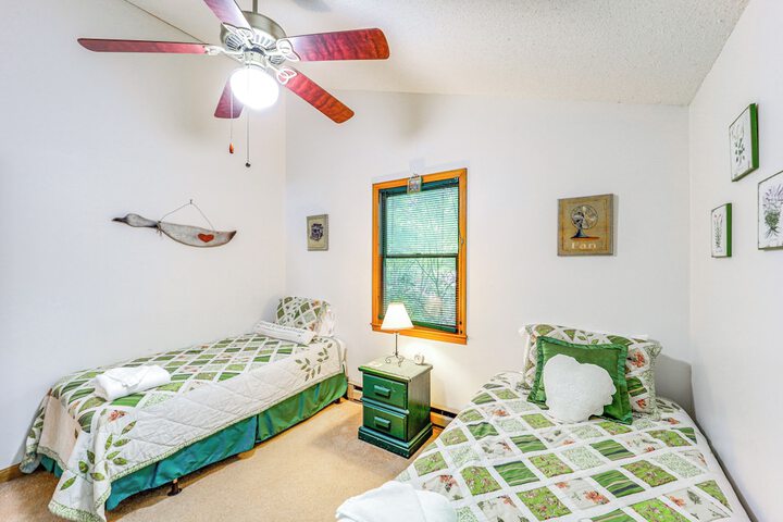 Lake & Pool Access! Outdoorsy Getaway in Newland