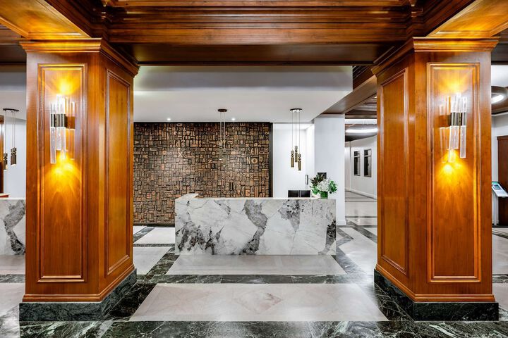 Hotel Fort Des Moines Curio Collection by Hilton