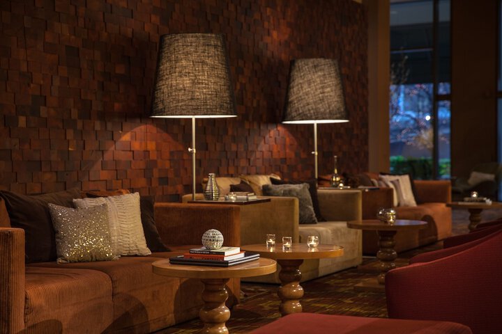 Lounge 52 of 68