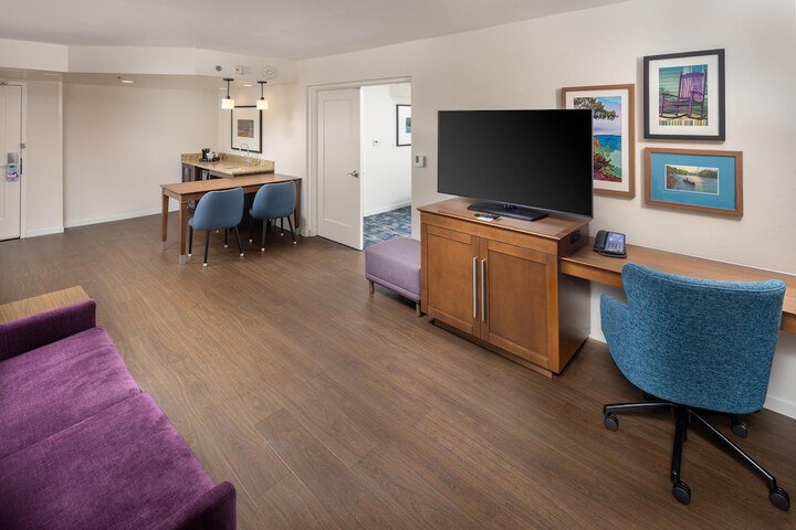 Hampton Inn & Suites Asheville Airport