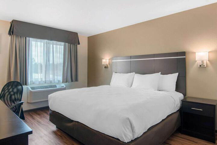 Room 6 of 39