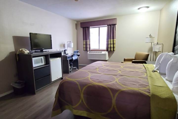 Super 8 by Wyndham Paris