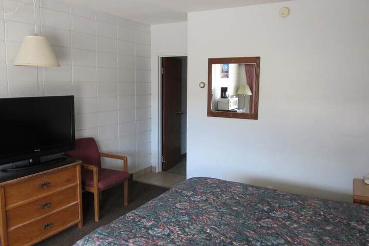 Room 16 of 18