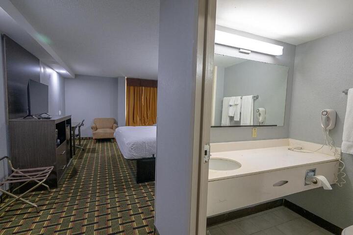 Days Hotel & Conference Center by Wyndham Danville