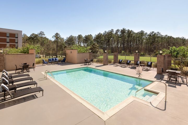 Holiday Inn Express Hotel and Suites of Opelika / Auburn by IHG