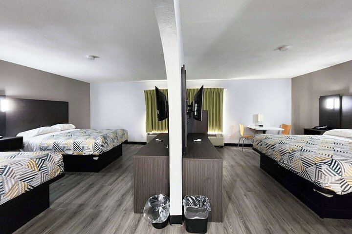 Room 27 of 32