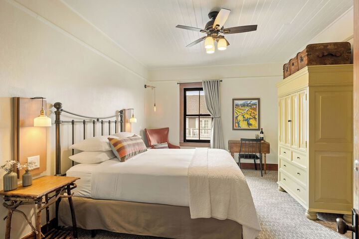 Room 43 of 113