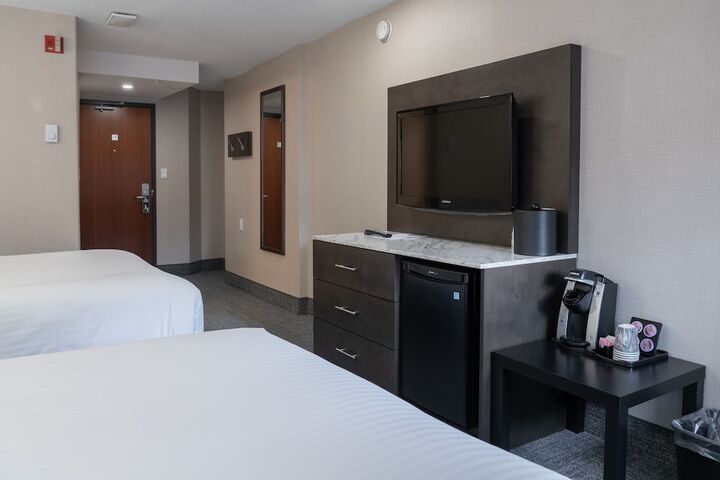 Room 33 of 60