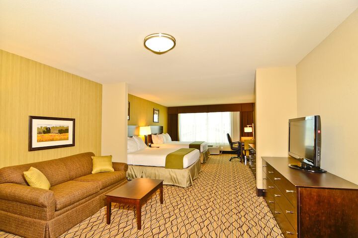 Holiday Inn Express and Suites Williston by IHG